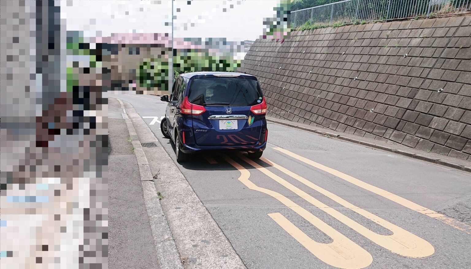 踏切 横断歩道や自転車横断帯とその手前30メートル以内は 追い越し禁止場所である